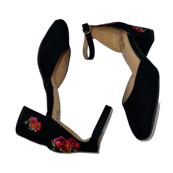 MIA Black “Bloom” Fabric Low Floral Heel Ankle Strap Pumps Shoes size 6.5M - Picture 1 of 14